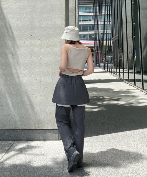 Ameri(アメリ)の「MEDI GLOSS RIB BACK SLIT CAMISOLE(キャミソール・レディース・オフホワイト/ブラック/カーキ・SMALL/MEDIUM)」の6枚目の写真