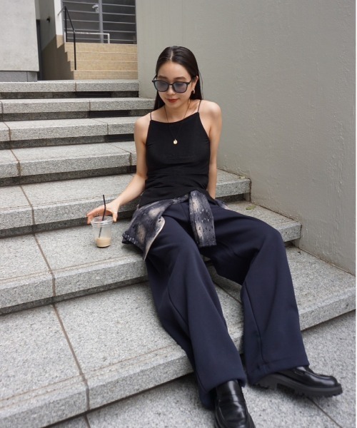 Ameri(アメリ)の「MEDI GLOSS RIB BACK SLIT CAMISOLE(キャミソール・レディース・オフホワイト/ブラック/カーキ・SMALL/MEDIUM)」の8枚目の写真