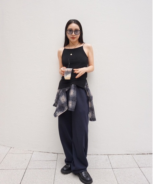 Ameri(アメリ)の「MEDI GLOSS RIB BACK SLIT CAMISOLE(キャミソール・レディース・オフホワイト/ブラック/カーキ・SMALL/MEDIUM)」の9枚目の写真