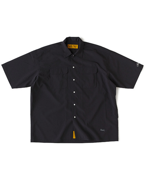FAT（エフエイティー）の「GIGAWRITER（シャツ/ブラウス・メンズ・ブラック/ブルー/オフホワイト・JUMBO(XXL)/FAT(XL)/SKINNY(L)/TITCH(M)）」の2枚目の写真