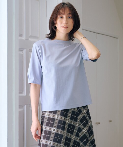 J.PRESS(ジェイプレス)の「【洗える・抗菌防臭・接触冷感・吸水速乾】ドライポンチ モックネック カットソー(Tシャツ/カットソー・レディース・グレー系/サックスブルー系/ベージュ系/ブラック系・T15/T13)」の4枚目の写真