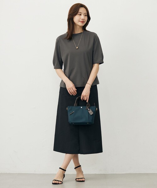 J.PRESS(ジェイプレス)の「【洗える・抗菌防臭・接触冷感・吸水速乾】ドライポンチ モックネック カットソー(Tシャツ/カットソー・レディース・グレー系/サックスブルー系/ベージュ系/ブラック系・T15/T13)」の7枚目の写真