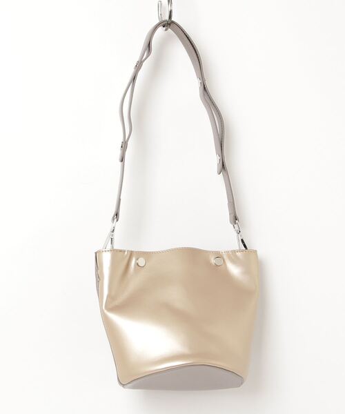MARNI(マルニ)の「MARNI(マルニ)Kids & Junior ロゴデボス加工ショルダーバッグ(ショルダーバッグ・キッズ・シルバー/ブラック・ONE SIZE)」の3枚目の写真