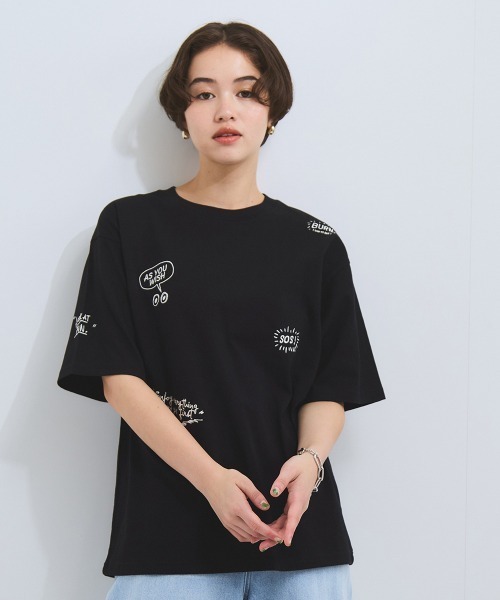 VICKY(ビッキー)の「落書き刺繍Tシャツ≪洗濯機で洗える≫(Tシャツ/カットソー・レディース・ホワイト/ブラック・M)」の2枚目の写真