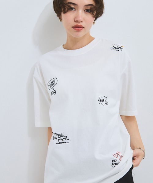 VICKY(ビッキー)の「落書き刺繍Tシャツ≪洗濯機で洗える≫(Tシャツ/カットソー・レディース・ホワイト/ブラック・M)」の4枚目の写真