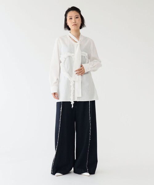 maturely（マチュアリー）の「maturely / オーガニック コットン ハート フリルシャツ（シャツ/ブラウス・レディース・ブラック/オフホワイト・1/0）」の4枚目の写真