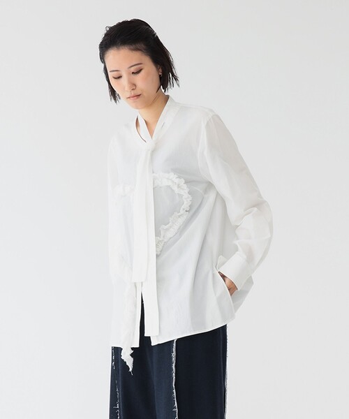 maturely（マチュアリー）の「maturely / オーガニック コットン ハート フリルシャツ（シャツ/ブラウス・レディース・ブラック/オフホワイト・1/0）」の7枚目の写真