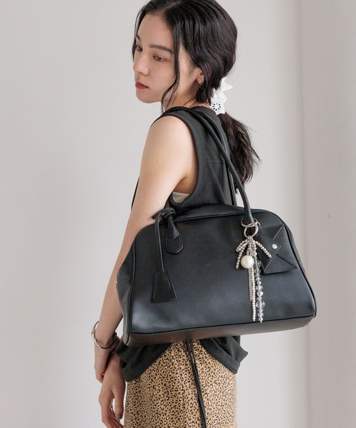 LOWRYS FARM（ローリーズファーム）の「チャームツキＢＩＧボストン　 572251（ボストンバッグ・レディース・ブラック/ブラウン・FREE）」の6枚目の写真