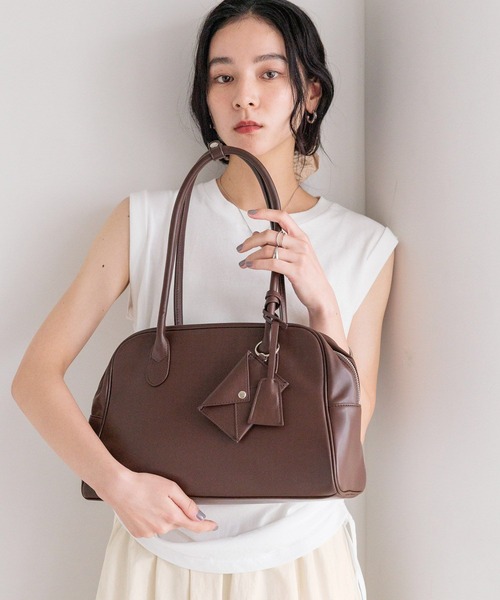 LOWRYS FARM（ローリーズファーム）の「チャームツキＢＩＧボストン　 572251（ボストンバッグ・レディース・ブラック/ブラウン・FREE）」の9枚目の写真