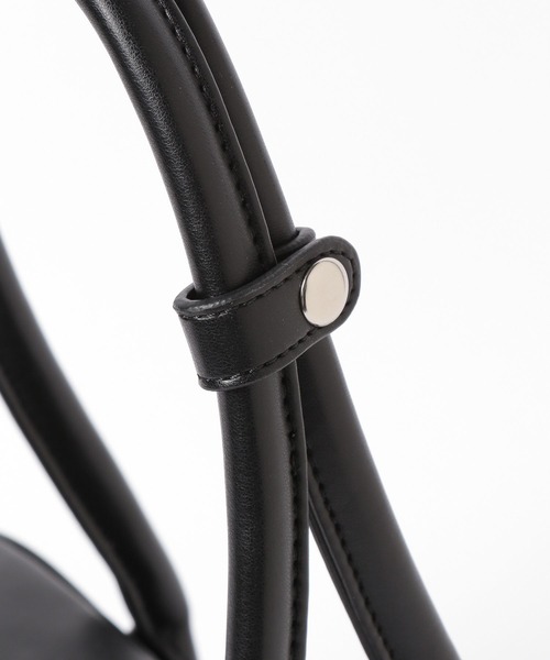 LOWRYS FARM（ローリーズファーム）の「チャームツキＢＩＧボストン　 572251（ボストンバッグ・レディース・ブラック/ブラウン・FREE）」の18枚目の写真