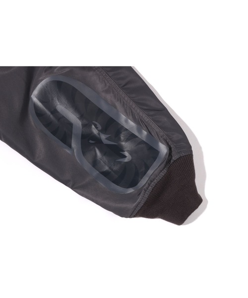 A BATHING APE（アベイシングエイプ）の「TONAL CHAIN STITCH SHARK BOMBER JACKET（ミリタリージャケット・メンズ・チャコール/ベージュ・LARGE/SMALL/X-LARGE/XX-LARGE/MEDIUM）」の7枚目の写真