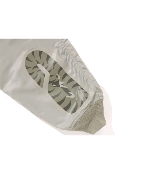 A BATHING APE（アベイシングエイプ）の「TONAL CHAIN STITCH SHARK BOMBER JACKET（ミリタリージャケット・メンズ・チャコール/ベージュ・LARGE/SMALL/X-LARGE/XX-LARGE/MEDIUM）」の8枚目の写真