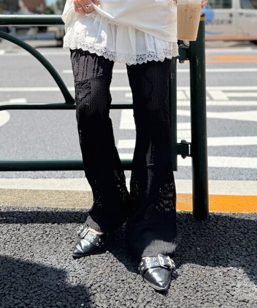 w closet（ダブルクローゼット）の「【2サイズ展開】パッチワークフレアレースパンツ（その他パンツ・レディース・ブラック/アイボリー・1/0）」の2枚目の写真