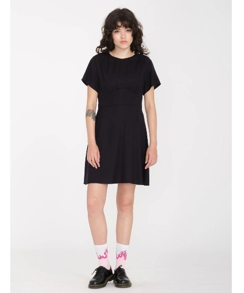VOLCOM(ボルコム)の「【VOLCOM/ボルコム】Womens Surfpunk Dress/コンシールファスナーミニワンピース(ワンピース・レディース・ブラック・SMALL)」の1枚目の写真