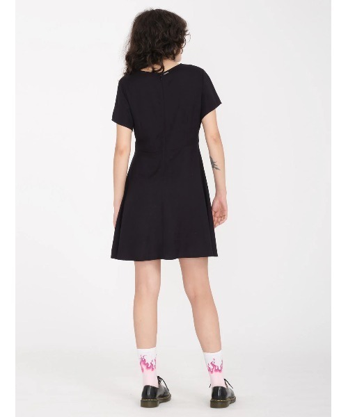 VOLCOM(ボルコム)の「【VOLCOM/ボルコム】Womens Surfpunk Dress/コンシールファスナーミニワンピース(ワンピース・レディース・ブラック・SMALL)」の5枚目の写真