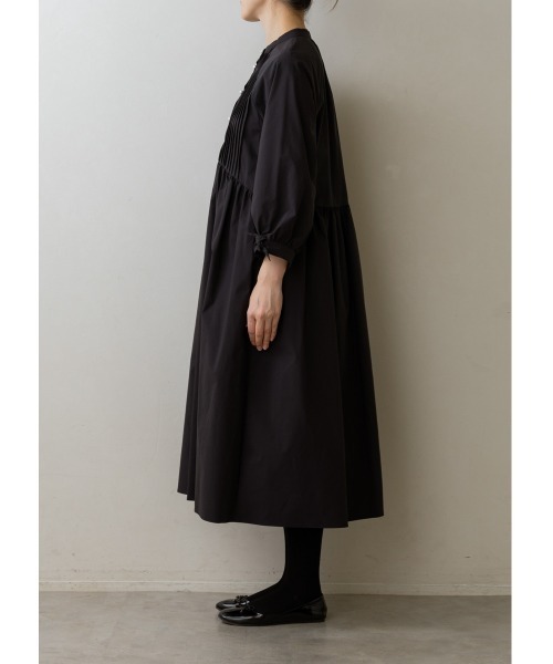 Sono(ソーノ)の「【SONO/ソーノ】【PLUVIOPHILE.COL】ウェイビータックワンピース(ワンピース・レディース・ブラック/ネイビー・F)」の10枚目の写真