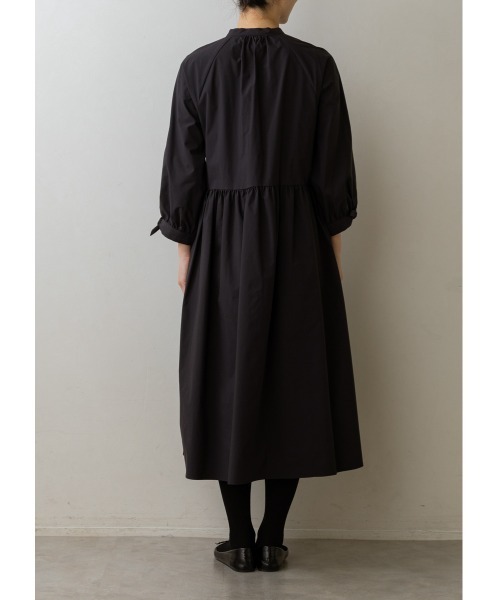 Sono(ソーノ)の「【SONO/ソーノ】【PLUVIOPHILE.COL】ウェイビータックワンピース(ワンピース・レディース・ブラック/ネイビー・F)」の11枚目の写真