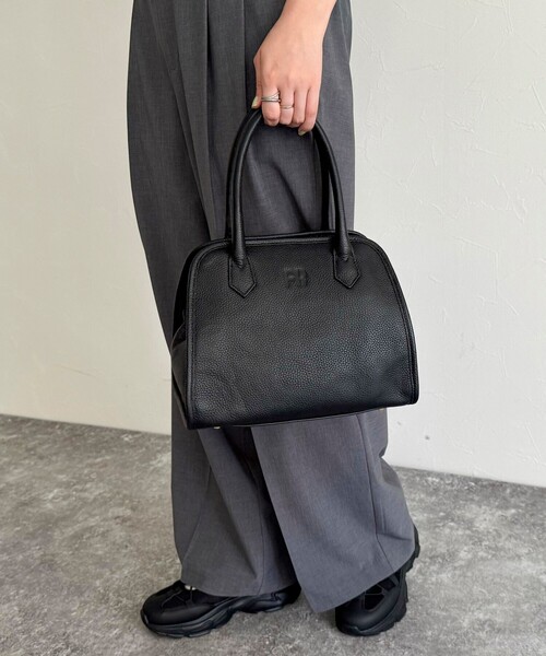 fredy emue（フレディエミュ）の「FR台形レザーバッグ（ショルダーバッグ・レディース・ブラック/ブラウン・FREE）」の3枚目の写真