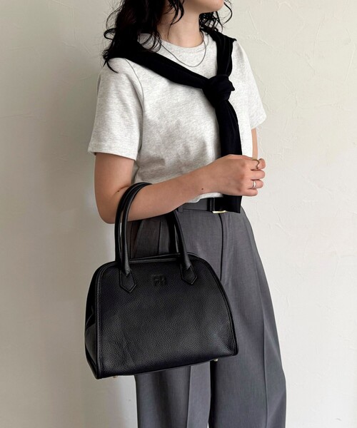 fredy emue（フレディエミュ）の「FR台形レザーバッグ（ショルダーバッグ・レディース・ブラック/ブラウン・FREE）」の4枚目の写真