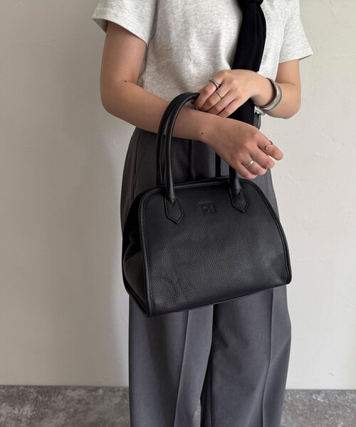 fredy emue（フレディエミュ）の「FR台形レザーバッグ（ショルダーバッグ・レディース・ブラック/ブラウン・FREE）」の5枚目の写真