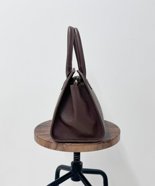 fredy emue（フレディエミュ）の「FR台形レザーバッグ（ショルダーバッグ・レディース・ブラック/ブラウン・FREE）」の9枚目の写真