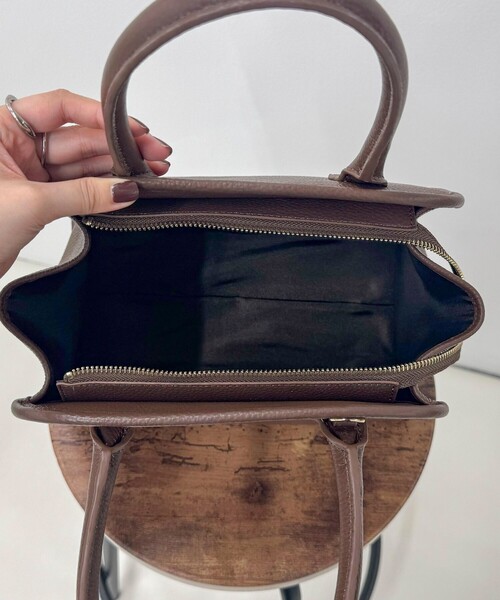 fredy emue（フレディエミュ）の「FR台形レザーバッグ（ショルダーバッグ・レディース・ブラック/ブラウン・FREE）」の12枚目の写真