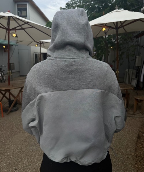 KONVINI(コンビニ)の「【Chillity】ナイロン切り替えショートフーディー/Nylon Panel Short Hoodie(パーカー・レディース・ブラック/グレー・FREE)」の11枚目の写真