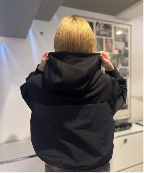 KONVINI(コンビニ)の「【Chillity】ナイロン切り替えショートフーディー/Nylon Panel Short Hoodie(パーカー・レディース・ブラック/グレー・FREE)」の9枚目の写真