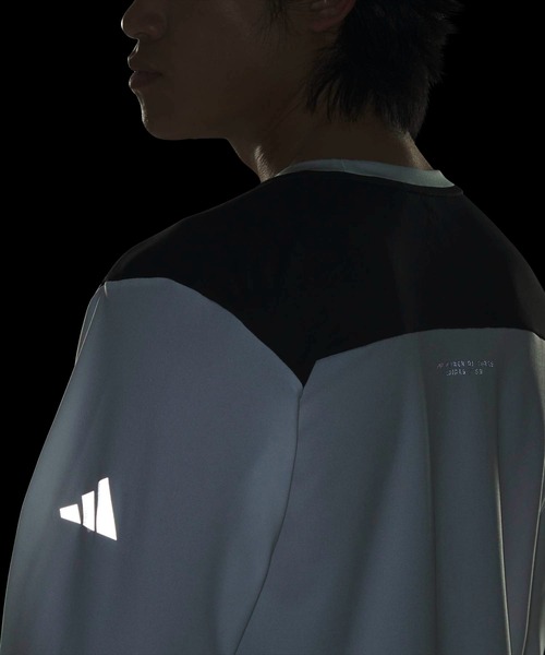 adidas（アディダス）の「アディダスアダプテーション レギュラーフィット 長袖Tシャツ / ロンT / アディダス adidas（Tシャツ/カットソー・メンズ・ホワイト/ブルー/ブラック・XX-LARGE/3XL/LARGE/MEDIUM/SMALL/X-LARGE/X-SMALL）」の5枚目の写真