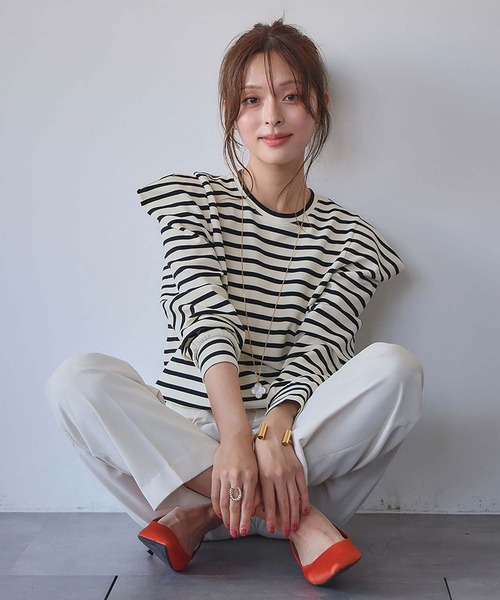 ELFRANK(エルフランク)の「《新色追加》パワーショルダー ボーダー クルーネック プルオーバー カットソー(Tシャツ/カットソー・レディース・ネイビー×ホワイト/ブラック×ホワイト/ホワイト×ブラック/ブラック/ブラウン/レッド/オフホワイト・M/L)」の1枚目の写真