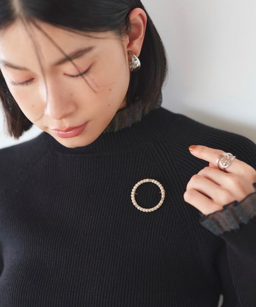 RUIRUE BOUTIQUE（ルイルエブティック）の「シルバー / ゴールド パール ブローチ 4type ｜ レディース セレモニースーツ ママスーツ オケージョンドレス 結婚式 パーティードレス フォーマル 華やか アクセサリー（ブローチ/コサージュ・レディース・ゴールド系3/シルバー/ゴールド系2/ゴールド・FREE）」の11枚目の写真