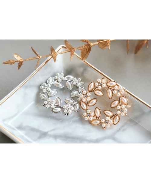 RUIRUE BOUTIQUE（ルイルエブティック）の「シルバー / ゴールド パール ブローチ 4type ｜ レディース セレモニースーツ ママスーツ オケージョンドレス 結婚式 パーティードレス フォーマル 華やか アクセサリー（ブローチ/コサージュ・レディース・ゴールド系3/シルバー/ゴールド系2/ゴールド・FREE）」の5枚目の写真