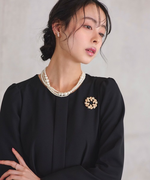 RUIRUE BOUTIQUE（ルイルエブティック）の「シルバー / ゴールド パール ブローチ 4type ｜ レディース セレモニースーツ ママスーツ オケージョンドレス 結婚式 パーティードレス フォーマル 華やか アクセサリー（ブローチ/コサージュ・レディース・ゴールド系3/シルバー/ゴールド系2/ゴールド・FREE）」の6枚目の写真