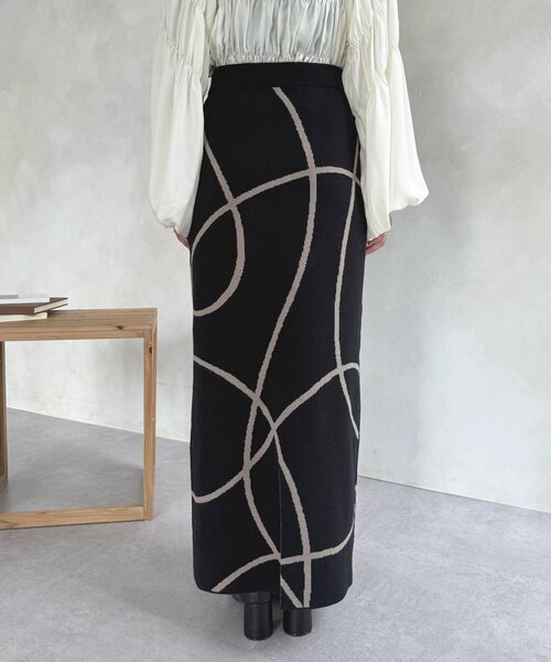 Thevon（ゼボン）の「ニュアンスラインニットナロースカート（スカート・レディース・ブラック/グレイッシュベージュ・FREE）」の13枚目の写真