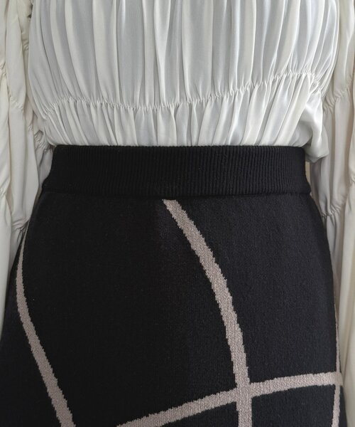Thevon（ゼボン）の「ニュアンスラインニットナロースカート（スカート・レディース・ブラック/グレイッシュベージュ・FREE）」の14枚目の写真
