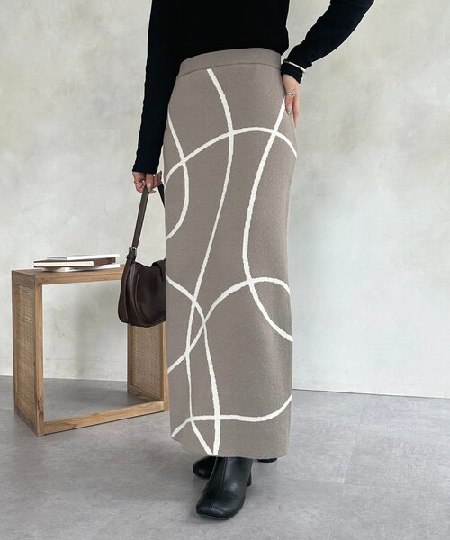 Thevon（ゼボン）の「ニュアンスラインニットナロースカート（スカート・レディース・ブラック/グレイッシュベージュ・FREE）」の18枚目の写真