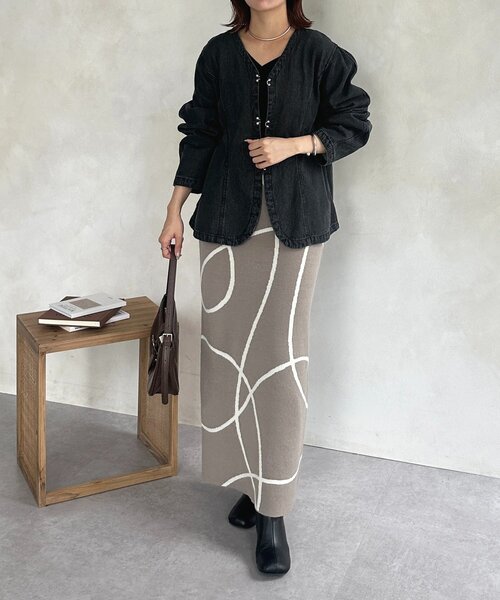 Thevon（ゼボン）の「ニュアンスラインニットナロースカート（スカート・レディース・ブラック/グレイッシュベージュ・FREE）」の22枚目の写真