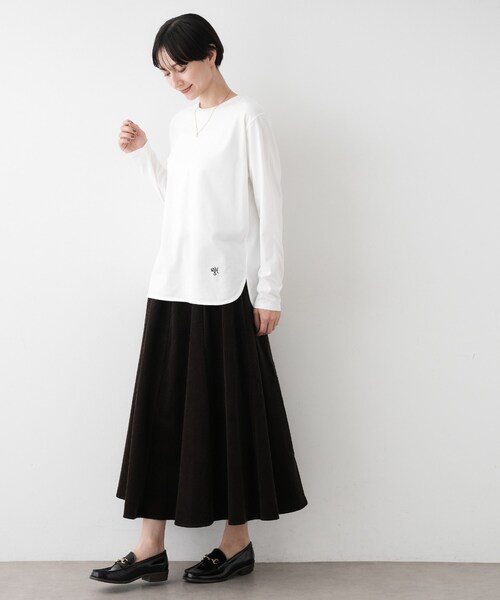 Dessin(デッサン)の「【選べる首元デザイン/洗える】クルーネックロングTシャツ(Tシャツ/カットソー・レディース・グレー/ブラック系2/ホワイト系・00/01/02/03)」の19枚目の写真