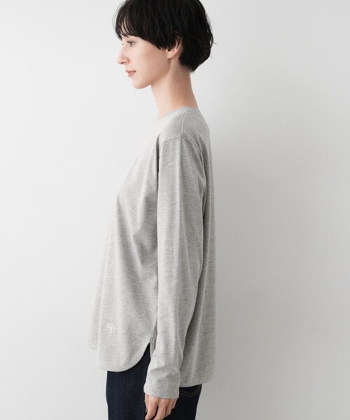 Dessin(デッサン)の「【選べる首元デザイン/洗える】クルーネックロングTシャツ(Tシャツ/カットソー・レディース・グレー/ブラック系2/ホワイト系・00/01/02/03)」の8枚目の写真