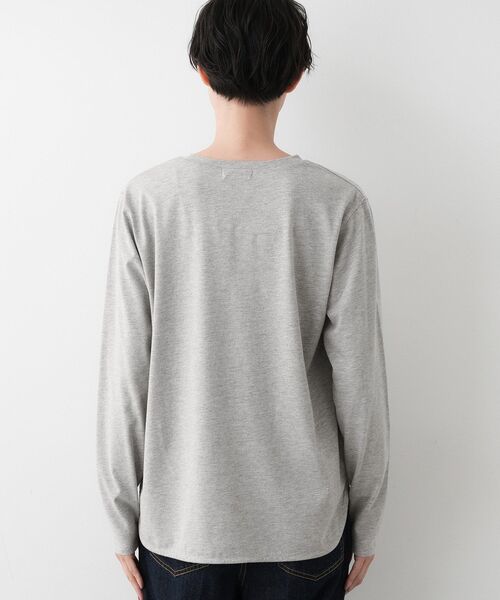 Dessin(デッサン)の「【選べる首元デザイン/洗える】クルーネックロングTシャツ(Tシャツ/カットソー・レディース・グレー/ブラック系2/ホワイト系・00/01/02/03)」の7枚目の写真