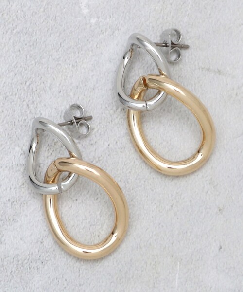 OPAQUE.CLIP（オペークドットクリップ）の「メタルリング2連ピアス（ピアス（両耳用）・レディース・ゴールド系/ゴールド/シルバー・00）」の3枚目の写真