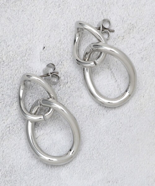 OPAQUE.CLIP（オペークドットクリップ）の「メタルリング2連ピアス（ピアス（両耳用）・レディース・ゴールド系/ゴールド/シルバー・00）」の2枚目の写真