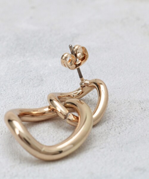 OPAQUE.CLIP（オペークドットクリップ）の「メタルリング2連ピアス（ピアス（両耳用）・レディース・ゴールド系/ゴールド/シルバー・00）」の6枚目の写真