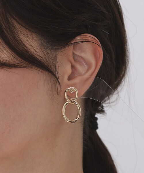 OPAQUE.CLIP（オペークドットクリップ）の「メタルリング2連ピアス（ピアス（両耳用）・レディース・ゴールド系/ゴールド/シルバー・00）」の7枚目の写真