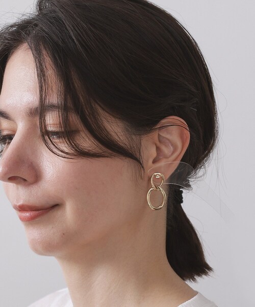 OPAQUE.CLIP（オペークドットクリップ）の「メタルリング2連ピアス（ピアス（両耳用）・レディース・ゴールド系/ゴールド/シルバー・00）」の8枚目の写真