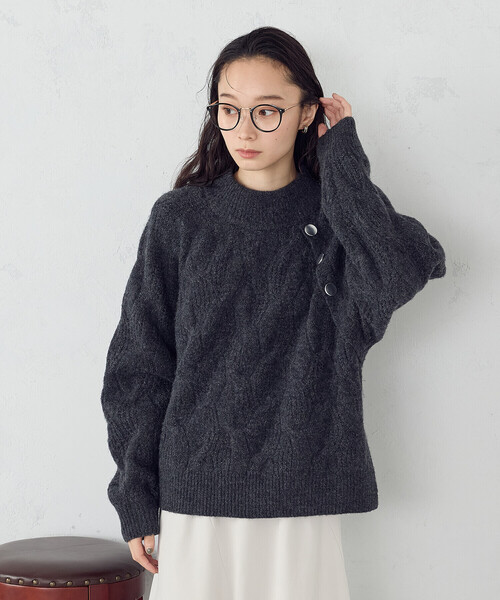 COMME CA ISM(コムサイズム)の「ケーブル ボタンニット(ニット/セーター・レディース・アイボリー/チャコール/ブルー・FREE)」の12枚目の写真