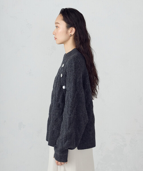 COMME CA ISM(コムサイズム)の「ケーブル ボタンニット(ニット/セーター・レディース・アイボリー/チャコール/ブルー・FREE)」の21枚目の写真