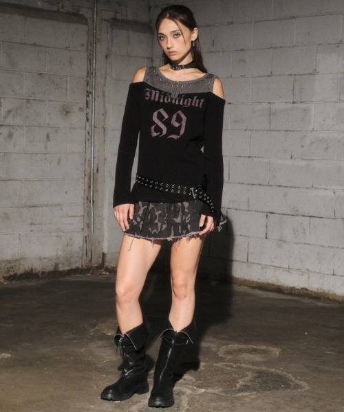 Midnight Move（ミッドナイトムーブ）の「A'GEM/9 × .kom 『MIDNIGHT MOVE/ミッドナイトムーブ』2way オフショルダー ナンバリングデザイン 長袖Tシャツ（Tシャツ/カットソー・レディース・ブラック/ブラウン/ベージュ・FREE）」の4枚目の写真