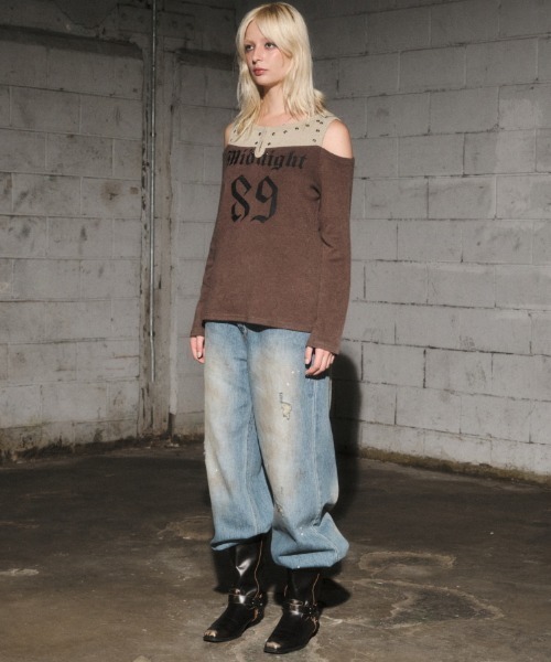 Midnight Move（ミッドナイトムーブ）の「A'GEM/9 × .kom 『MIDNIGHT MOVE/ミッドナイトムーブ』2way オフショルダー ナンバリングデザイン 長袖Tシャツ（Tシャツ/カットソー・レディース・ブラック/ブラウン/ベージュ・FREE）」の12枚目の写真