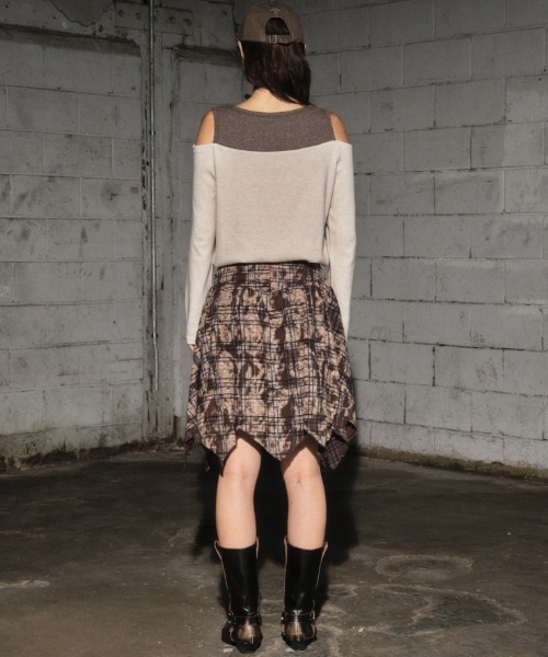 Midnight Move（ミッドナイトムーブ）の「A'GEM/9 × .kom 『MIDNIGHT MOVE/ミッドナイトムーブ』2way オフショルダー ナンバリングデザイン 長袖Tシャツ（Tシャツ/カットソー・レディース・ブラック/ブラウン/ベージュ・FREE）」の18枚目の写真